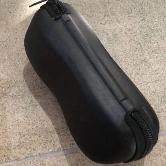 Vogue eyeglasses/sunglass case zippered hard case - Picture 4 of 8